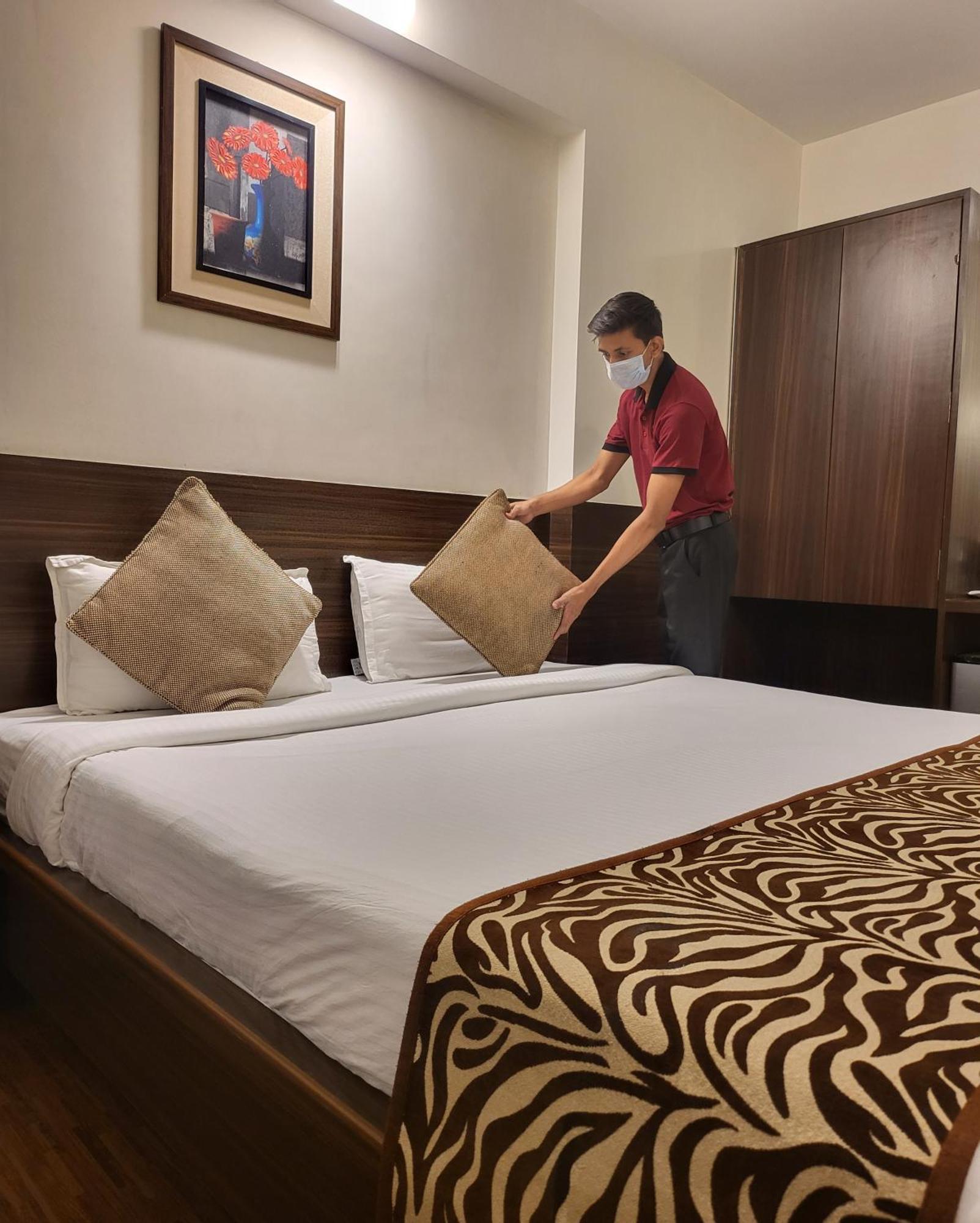 Hotel Maharana Inn Chembur Mumbai Exterior photo