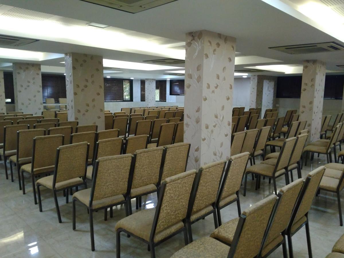 Hotel Maharana Inn Chembur Mumbai Exterior photo